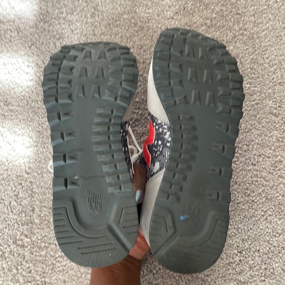 [SOLD] New Balance Sneakers - Picture 6 of 6